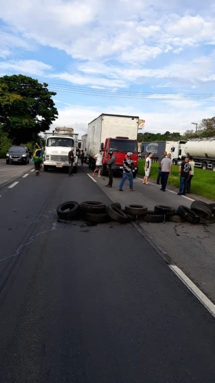 Rodovia Régis Bittencourt registra manifestações no trecho de cidades