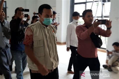 Kpk Geledah Kantor Bpkad Dan Barenlitbang Kepri Antara News