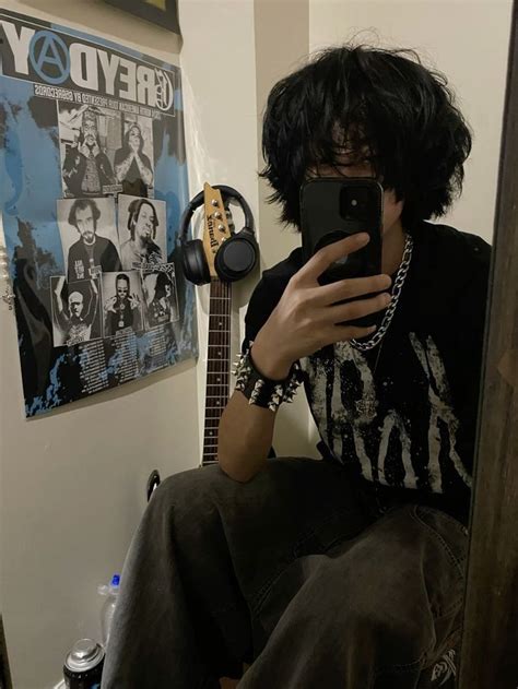 Pin By Eternal Deadly On Sizin Pinleriniz In Hot Emo Guys Cute Emo Guys Grunge Guy