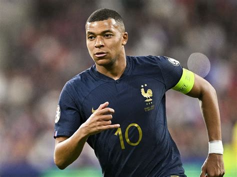 Oeuvrer au retour de la paix dans nos cités Kylian Mbappé prend