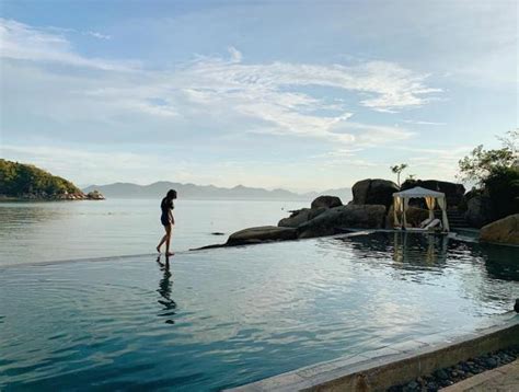 Sau khi bị soi dáng ngồi kém duyên nơi công cộng Á hậu Huyền My đăng ảnh diện bikini nhỏ xíu