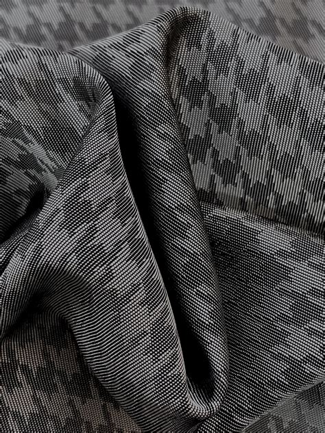 Grey Houndstooth Lining — Benjamin Woollens