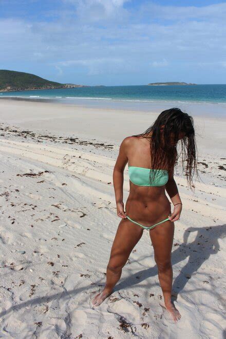 Bikini Model Bubblebutt AI Enhanced GKI Topaz Sharpen Porn Pic