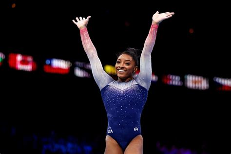 How many gold medals has Simone Biles won at the World Artistic ...