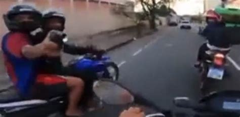 Câmera acoplada em capacete filma roubo a motociclista no Rio Perdi