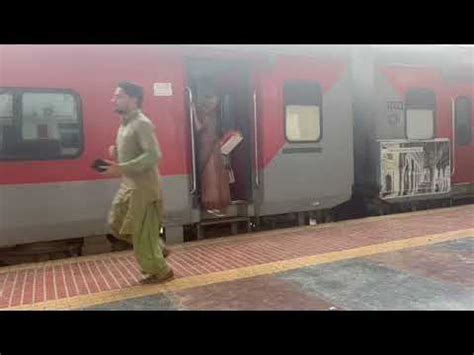 Lokmanya Tilak Coimbatore Express Arrvies At Raichur Station YouTube