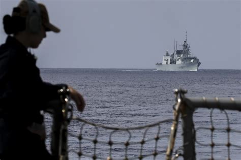 U S And Canadian Warships Sail Through Taiwan Strait Greekreporter