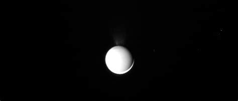 Encelade Lune Glacée De Saturne Et Potentielle Candidate à La Vie