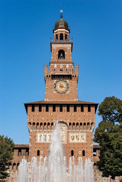 Castello Sforzesco La Fachada Principal Del Castillo Sforza En Milán