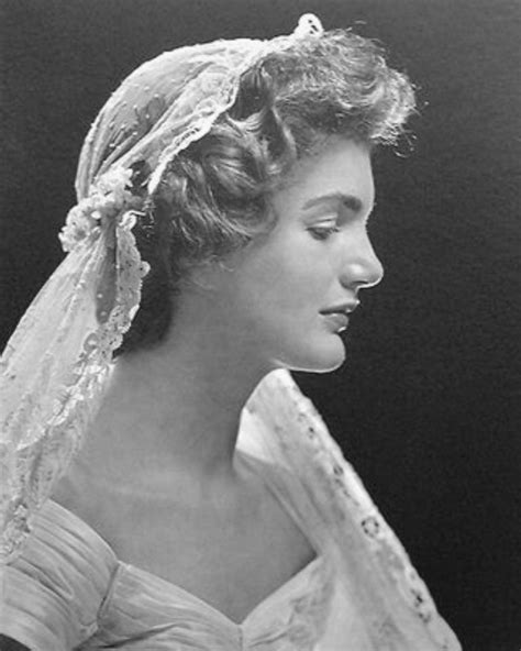 pretty bride(The wedding dress of Jacqueline Bouvier was worn by ...