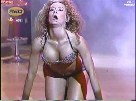 Naked Fernanda Brass in Así somos