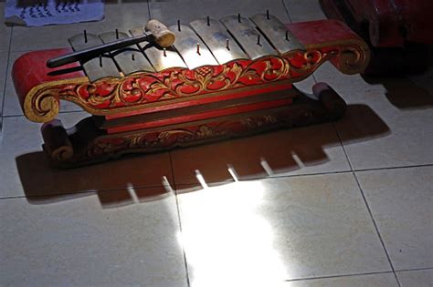 Indonesia Saron Barung Musical Instrument Stock Photo - Download Image ...