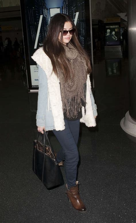 Selena Gomez Looking Stunning At Jfk Airport In Ny 04 Gotceleb