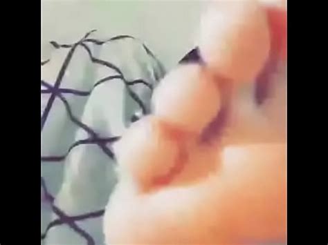 Enseña su lindo pie y su planta XVIDEOS