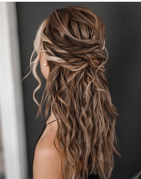 23 Gorgeous Bridesmaid Hairstyles The Glossychic Bridesmaid Hair