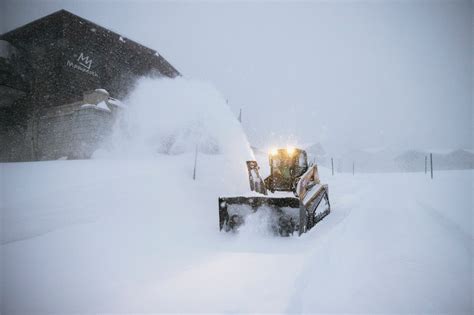 A Mammoth Amount of Snow Fell at Mammoth Mountain – NBC Los Angeles