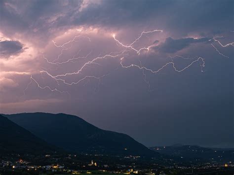 Las Lluvias Torrenciales Provocan Graves Inundaciones En Jazan Arabia