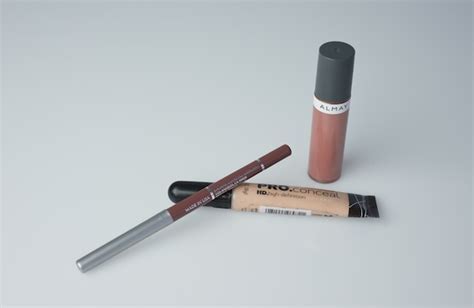 How To Wear Nude Lipstick