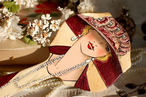 Женское ручное зеркало в винтажном стиле в подарок