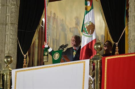 Amlo Protagoniza Emotivo Grito De Independencia En El Zócalo Fotos