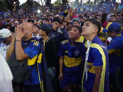 Decepción y tristeza en el Obelisco, la Bombonera y el Parque Lezama