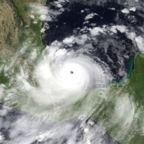 La Tormenta Tropical Karl Se Fortalece Y Provoca Estragos En M Xico