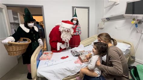 Pap Noel Llev Ilusi N Y Regalos A La Planta De Pediatr A Del Chuo