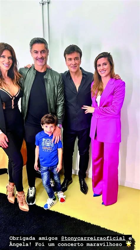 Tony Carreira E Namorada Posam Juntos Para Foto Nos Bastidores De Concerto