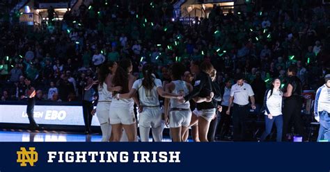 Notre Dame Checks In At No 10 In Ap Poll Notre Dame Fighting Irish