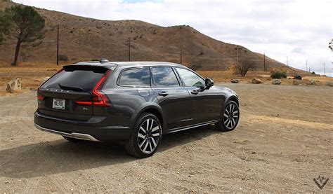 Early First Look Review 2022 Volvo Xc60 B6 And 2022 V90 B6 Cross