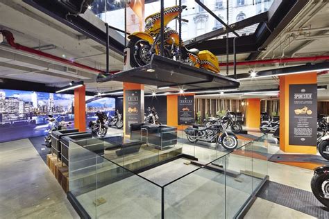 Harley Davidsons Nyc Showroom Motorcycle Showroom Design Motorcycle