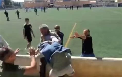 Batalla campal de padres en el fútbol infantil La Federación de Fútbol