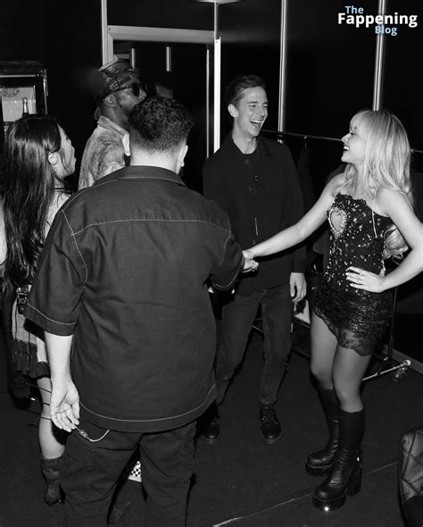 Sabrina Carpenter Looks Hot In A New Vogue Shoot Photos Onlyfans Leaked Nudes