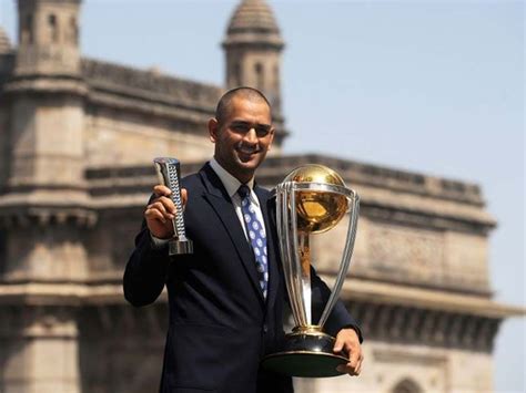 MS Dhoni Quits Captaincy: Pakistani Cricketers Applaud His Career And ...