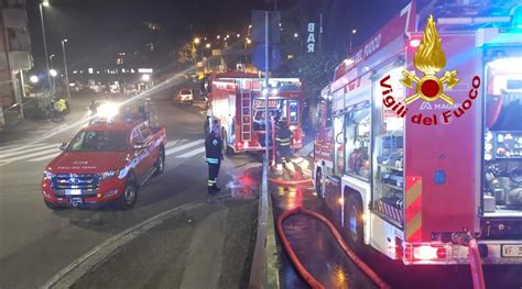 Incendio In Autorimessa Evacuato Un Condominio Una Persona In