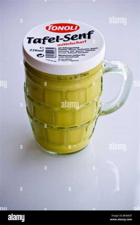 Tonoli Tafelsenf Mittelscharf Mustard Stock Photo Alamy