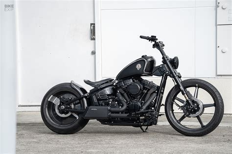 Sovereign Raven: A custom Harley Fat Boy by Rough Crafts | Bike EXIF