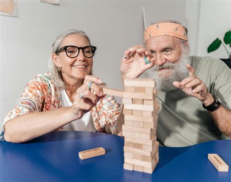 Activities For Dementia Patients Games Exercises And More Clh Healthcare