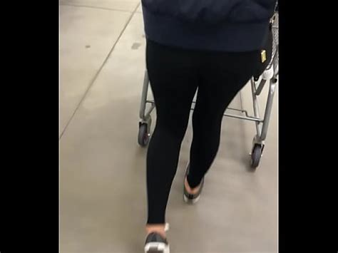 Agarrando El Culo En La Tienda XVIDEOS