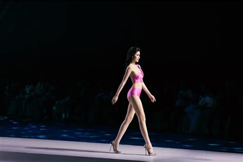 60 thí sinh Hoa hậu Quốc gia Việt Nam trình diễn bikini Hoa Hậu Việt Nam