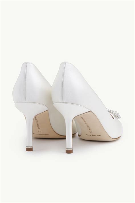 Manolo Blahnik Hangisi Cm Pumps In Cream Satin With White Crystal