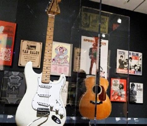 La Guitarra De Keith Richards Y El Bajo De Paul Mccartney A Subasta En