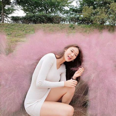 Hot girl mê diện váy ngắn tới chạm vòng CĐM nhìn theo phải thót tim vì sợ lộ hàng