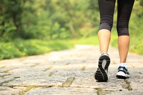 18 BENEFICIOS DE CAMINAR todo lo que debes saber y más