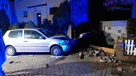 Unfall In Hamm Auto Knallt In Mauer Mann Verletzt