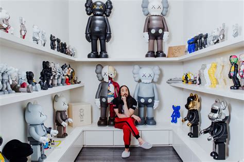 Феномен Bearbrick. Зачем модники скупают пластиковых медведей за ...
