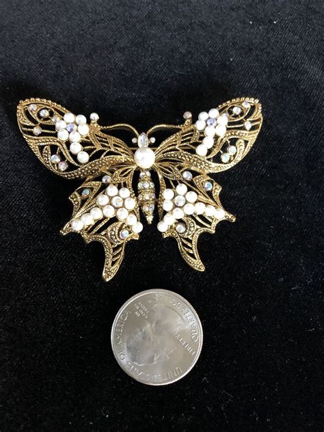 Vintage Beautiful Ornate Gold Tone Butterfly Brooch F Gem