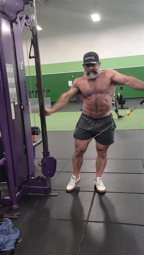 Hot Muscledaddy Yraining ThisVid