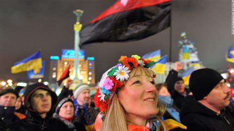 Lenin Statue Toppled In Ukraine Protest Cnn