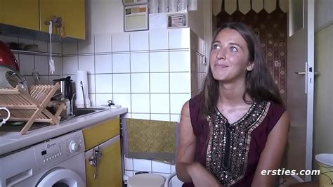 Ersties Amateur Babe Rubs Oil On Her Body Before Masturbating XNXX